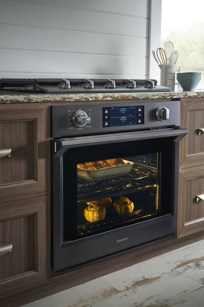 Samsung 30 in. Single Electric Wall Oven with Steam Cook, Flex Duo and Dual Convection in Fingerprint Resistant Black Stainless.