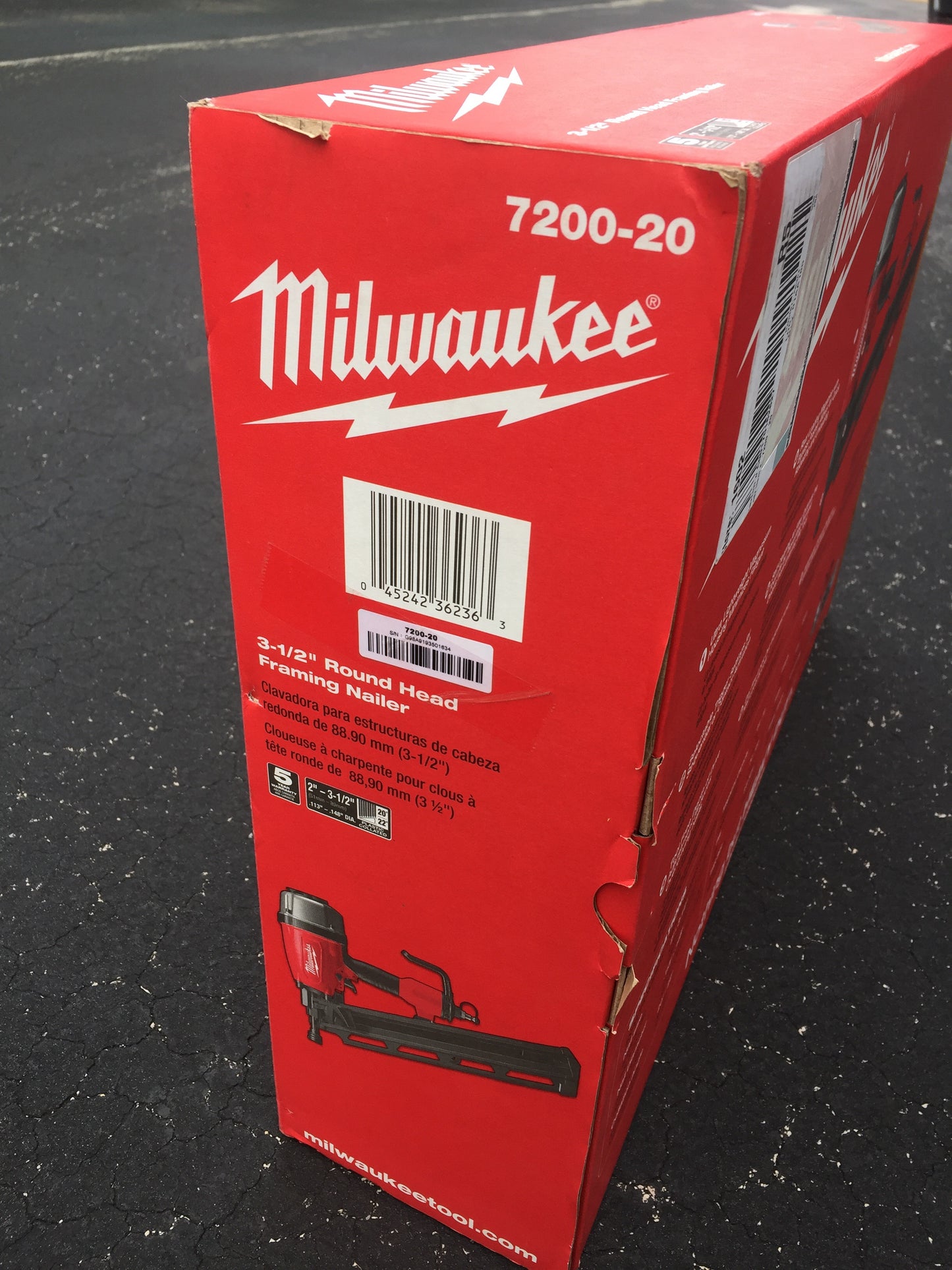 Milwaukee 3-1/2" Pneumatic Full Round Head Framing Nailer 7200-20 